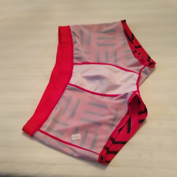 Stylish Swim Trunks - Picture 6 of 9